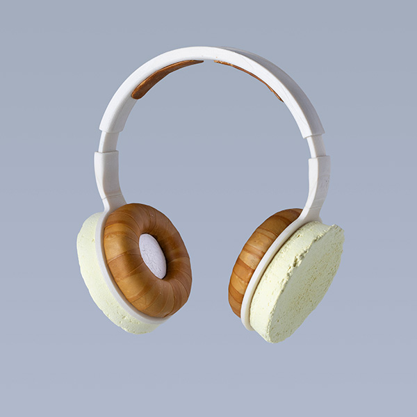 Photograph of a bioplastic headset.